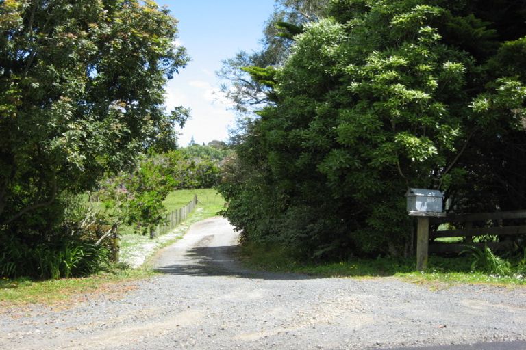 Photo of property in 185 Waihoehoe Road, Drury, 2577