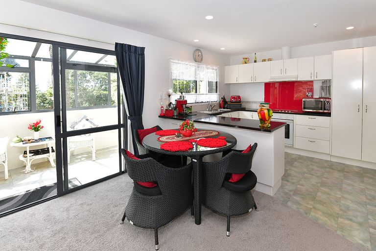 Photo of property in 9e Puriri Avenue, Orewa, 0931