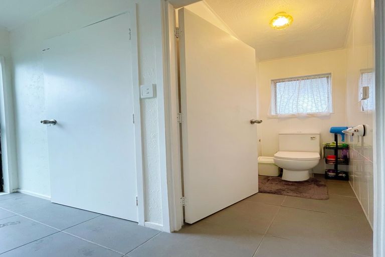 Photo of property in 37 Borich Road, Sunnyvale, Auckland, 0612