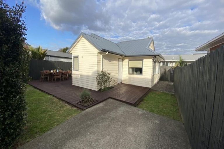 Photo of property in 4 Gossamer Drive, Pakuranga Heights, Auckland, 2010