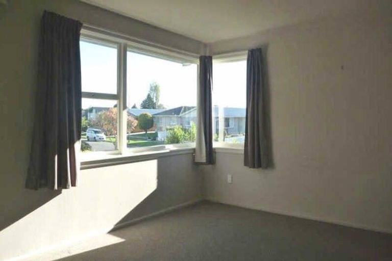 Photo of property in 2/102 Roberta Drive, Somerfield, Christchurch, 8024