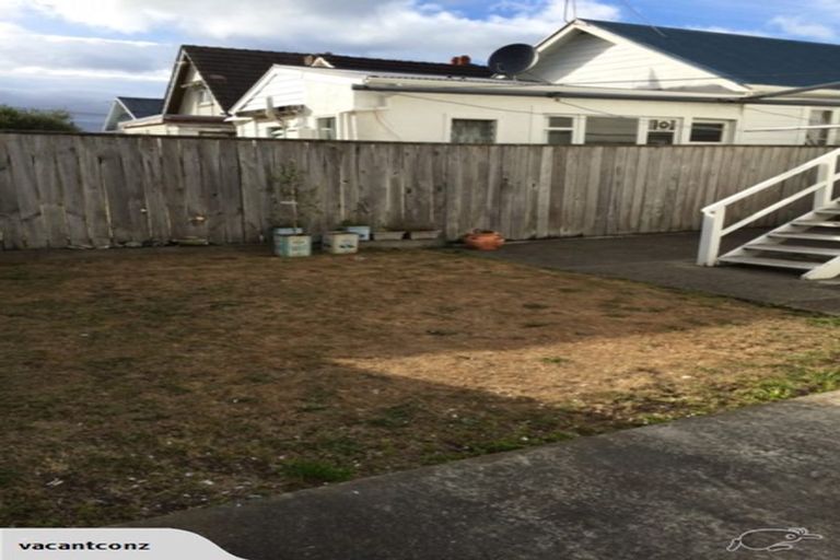 Photo of property in 55 Endeavour Street, Lyall Bay, Wellington, 6022