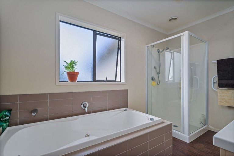 Photo of property in 4 Tarapatiki Drive, Whitianga, 3510