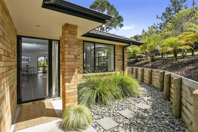 Photo of property in 1 Carol Lee Place, Albany Heights, Auckland, 0632