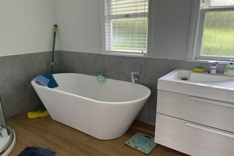 Photo of property in 98 Matipo Road, Mairangi Bay, Auckland, 0630