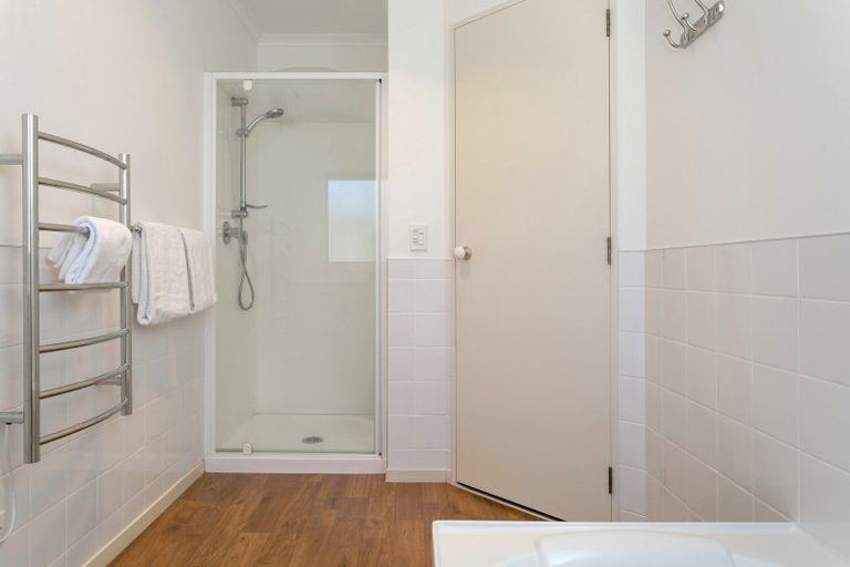 Photo of property in 30 Fairview Terrace, Waipahihi, Taupo, 3330