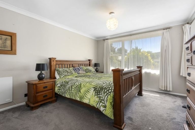 Photo of property in 16 Molloys Road, Te Marua, Upper Hutt, 5018