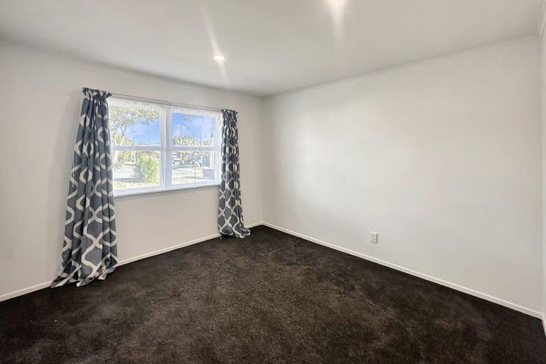 Photo of property in 11 Rowan Terrace, Te Atatu South, Auckland, 0610