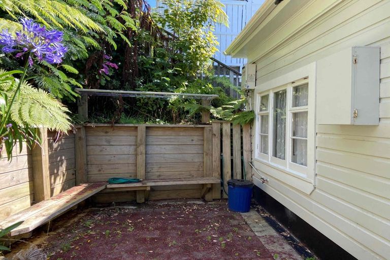 Photo of property in 5 Hadfield Terrace, Kelburn, Wellington, 6012
