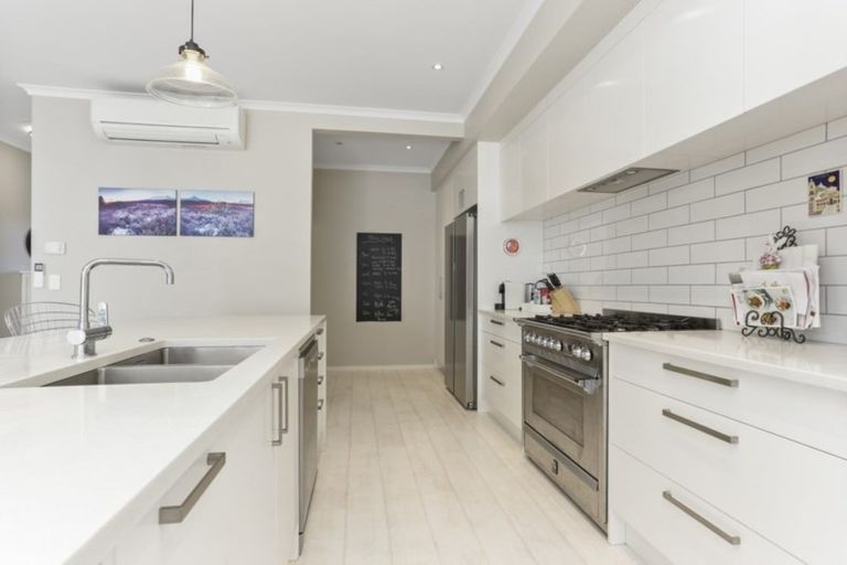 Photo of property in 2 Kotuku Lane, Hobsonville, Auckland, 0616