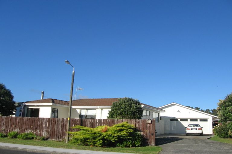 Photo of property in 12 Olive Terrace, Paraparaumu Beach, Paraparaumu, 5032
