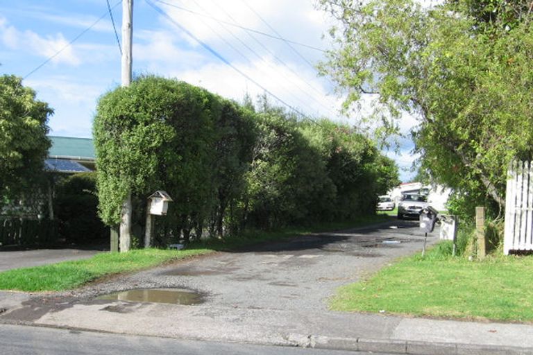 Photo of property in 5a Waipani Road, Te Atatu Peninsula, Auckland, 0610