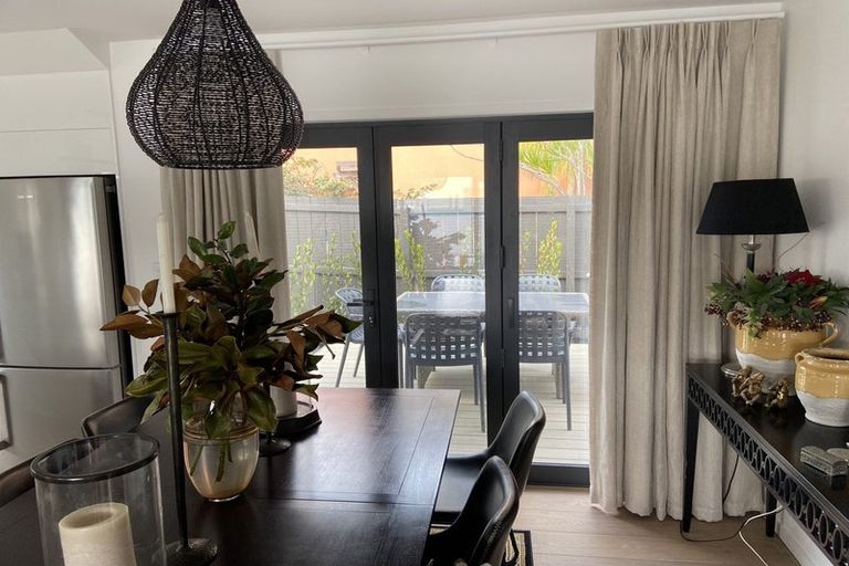 Photo of property in 1/2 Omana Road, Milford, Auckland, 0620