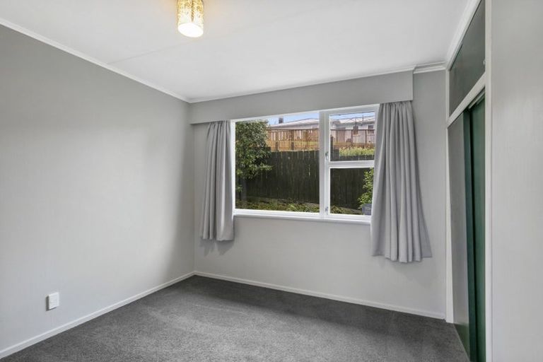 Photo of property in 51 Turville Crescent, Newlands, Wellington, 6037