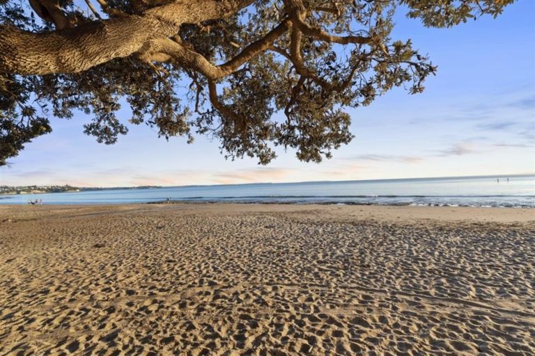 Photo of property in 25 Huntly Road, Campbells Bay, Auckland, 0630