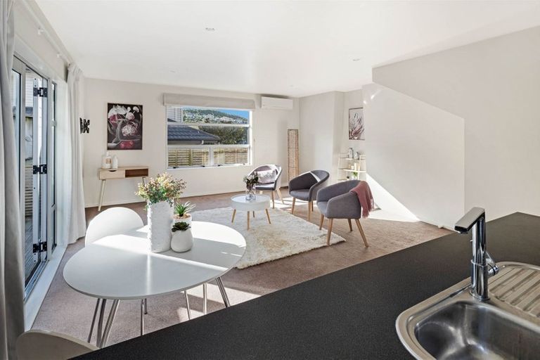 Photo of property in 10 Erlestoke Crescent, Churton Park, Wellington, 6037