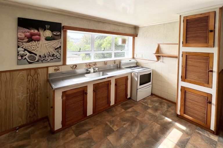 Photo of property in 25 Kaipatiki Road, Glenfield, Auckland, 0629