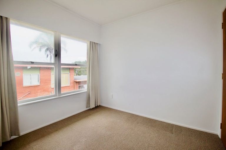 Photo of property in 3/242 Onewa Road, Birkenhead, Auckland, 0626