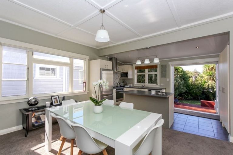 Photo of property in 11 Bulteel Street, New Plymouth, 4310