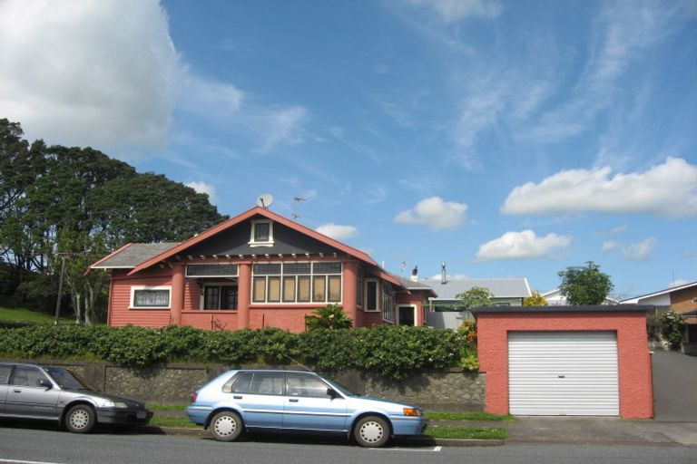Photo of property in 19 Fulford Street, New Plymouth, 4310