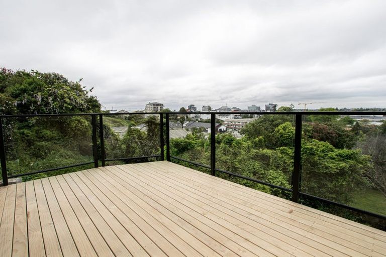 Photo of property in 12/14 Ruakiwi Road, Hamilton Lake, Hamilton, 3204