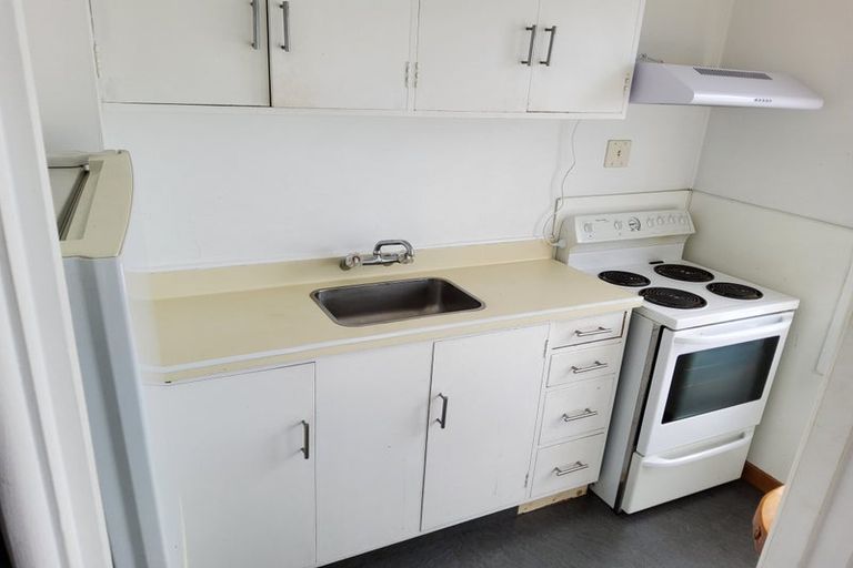 Photo of property in Churchill Flats, 213 The Terrace, Wellington Central, Wellington, 6011