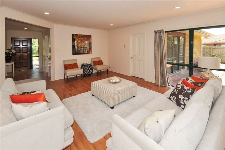 Photo of property in 5 Obelin Close, Albany, Auckland, 0632