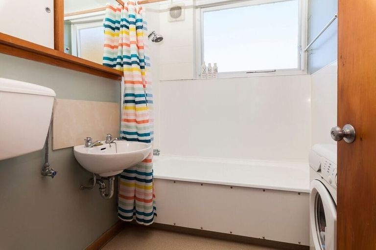 Photo of property in 21 Newbridge Place, Ilam, Christchurch, 8041