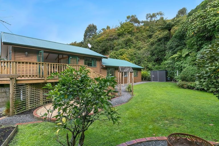 Photo of property in 11 Bishops Glen, Tawa, Wellington, 5028