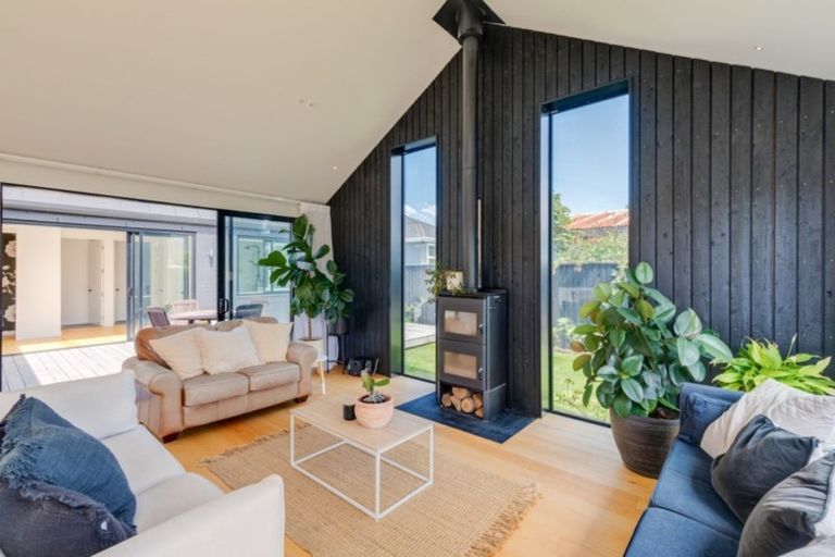 Photo of property in 126 Bowhill Road, New Brighton, Christchurch, 8083