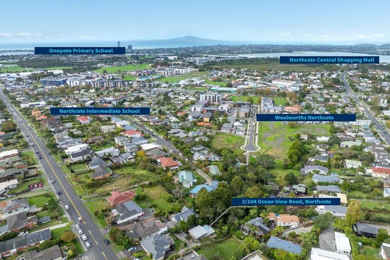 Photo of property in 2/104 Ocean View Road, Northcote, Auckland, 0627