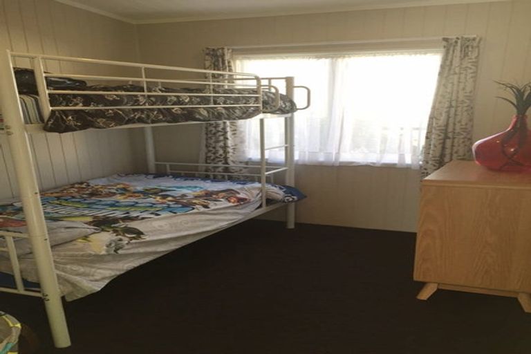 Photo of property in 72 Uxbridge Road, Cockle Bay, Auckland, 2014