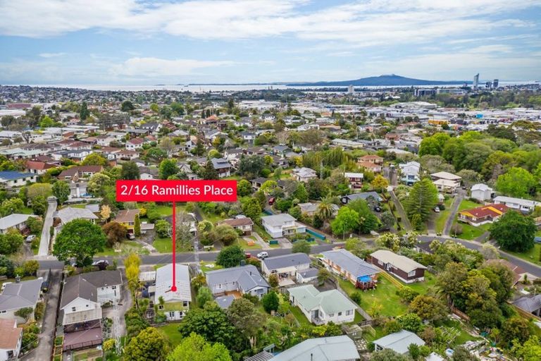 Photo of property in 2/16 Ramillies Place, Glenfield, Auckland, 0629