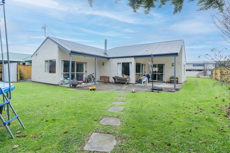 Photo of property in 10 Fernlea Avenue, Kelvin Grove, Palmerston North, 4414