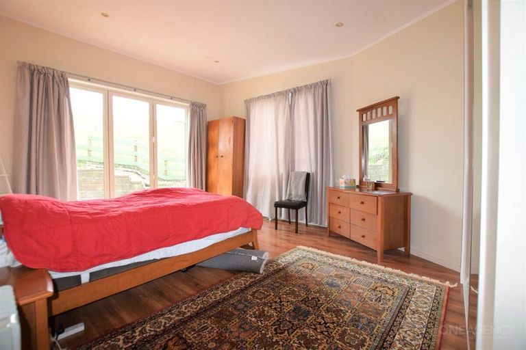 Photo of property in 21 Grassmere Road, Henderson Valley, Auckland, 0612