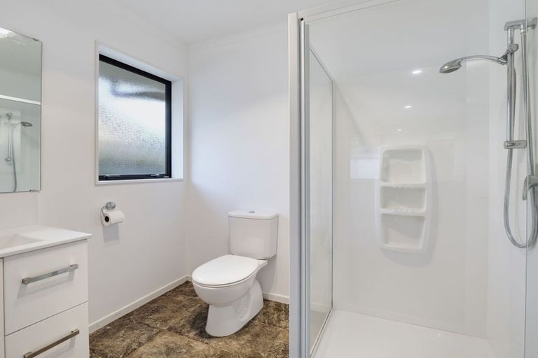 Photo of property in 72 Geneva Terrace, Kelvin Grove, Palmerston North, 4414