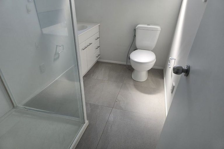 Photo of property in 2/1 Tomintoul Place, Highland Park, Auckland, 2010