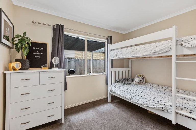 Photo of property in 10 Peachstone Lane, Henderson, Auckland, 0612