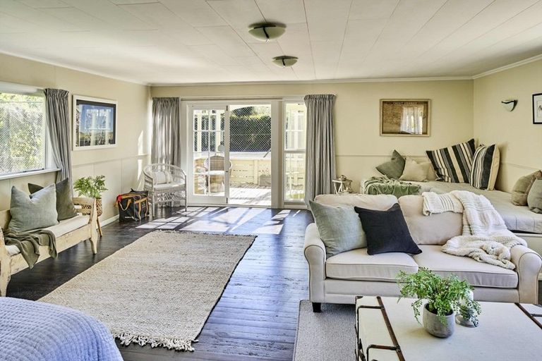 Photo of property in 280 Paekakariki Hill Road, Paekakariki Hill, Porirua, 5381