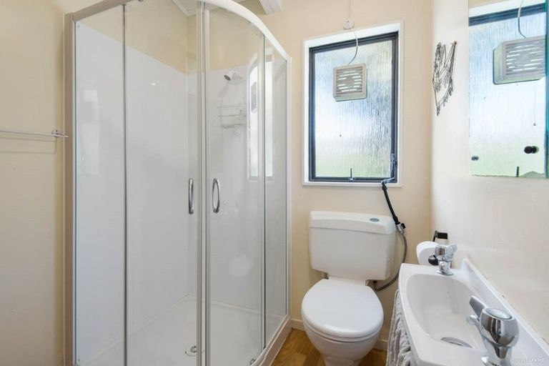 Photo of property in 1/8a West Lynn Road, Titirangi, Auckland, 0604