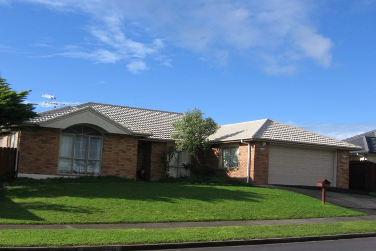 Photo of property in 16 Newinn Crescent, East Tamaki Heights, Auckland, 2016