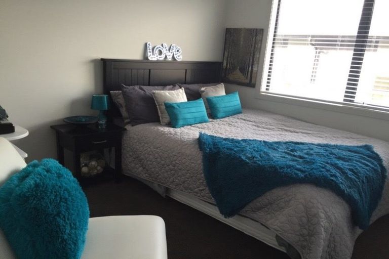 Photo of property in 93 Riverstone Drive, Riverstone Terraces, Upper Hutt, 5018