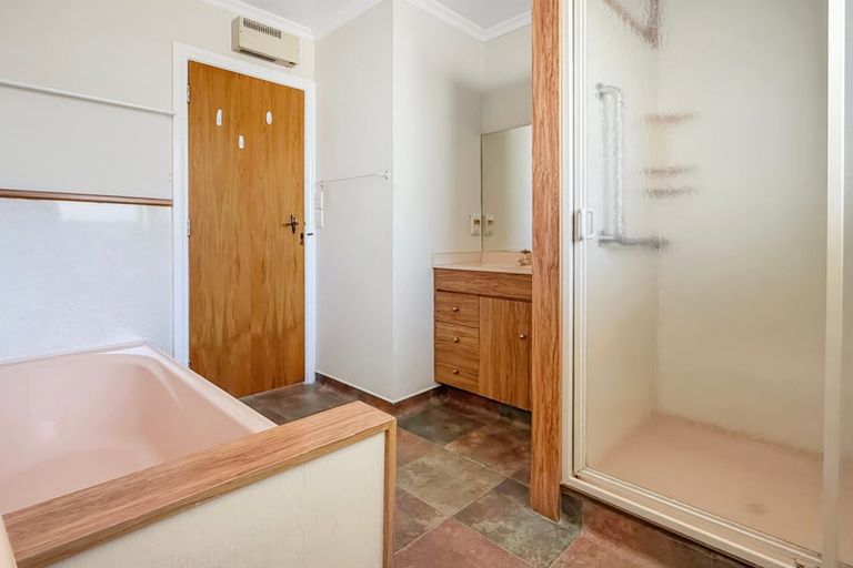 Photo of property in 50 Winchester Street, Levin, 5510