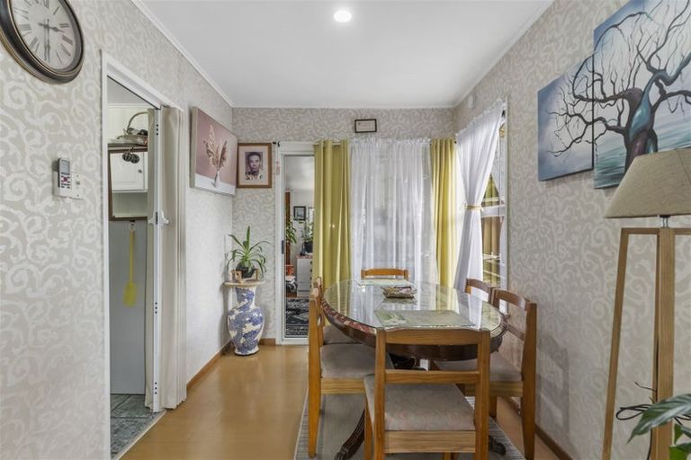 Photo of property in 11 Paragon Avenue, Beach Haven, Auckland, 0626