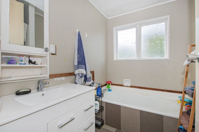Photo of property in 7 Belton Place, Hikurangi, 0114