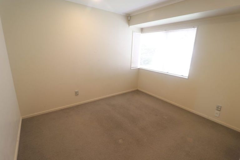 Photo of property in 6 Silkwood Grove, Totara Heights, Auckland, 2105