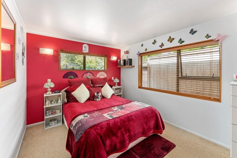 Photo of property in 24 Kereru Street, Waikanae, 5036