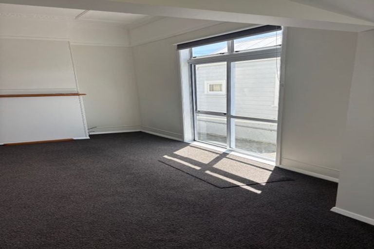 Photo of property in 16 Glendavar Street, Berhampore, Wellington, 6023