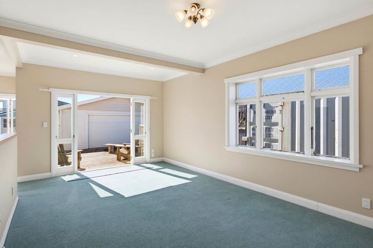Photo of property in 6 Adrian Grove, Waikanae Beach, Waikanae, 5036