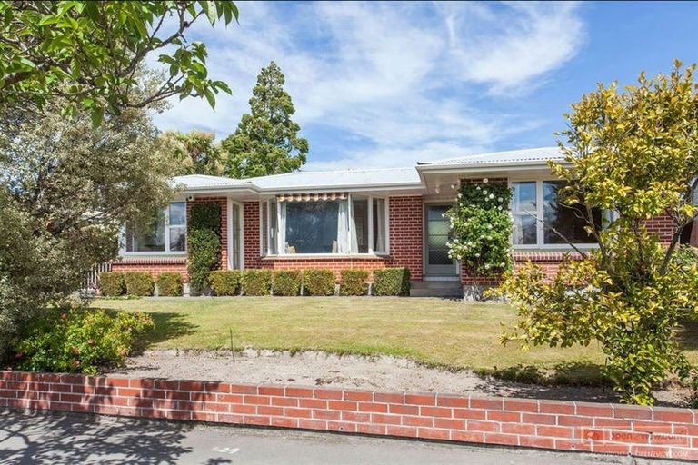 Photo of property in 42 Grahams Road, Ilam, Christchurch, 8041